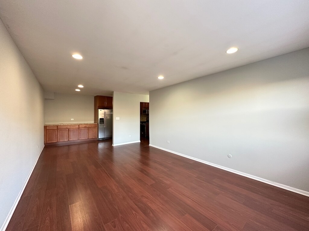 Building Photo - 701 Elm Pl