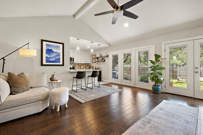 Building Photo - 2101 Falcon Hill Dr