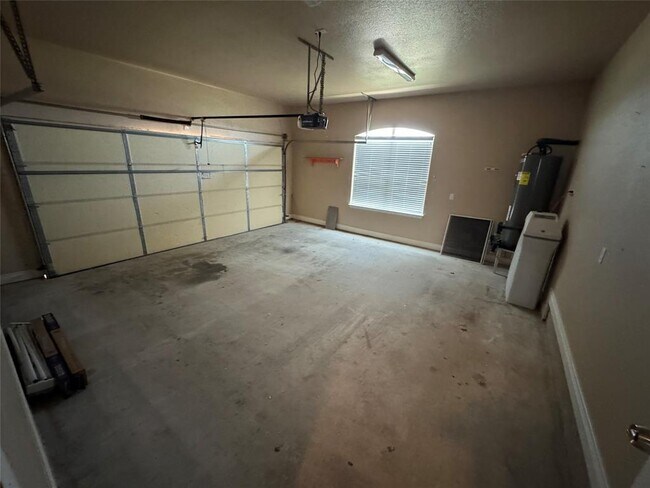 Building Photo - 141 Oak Stone Dr