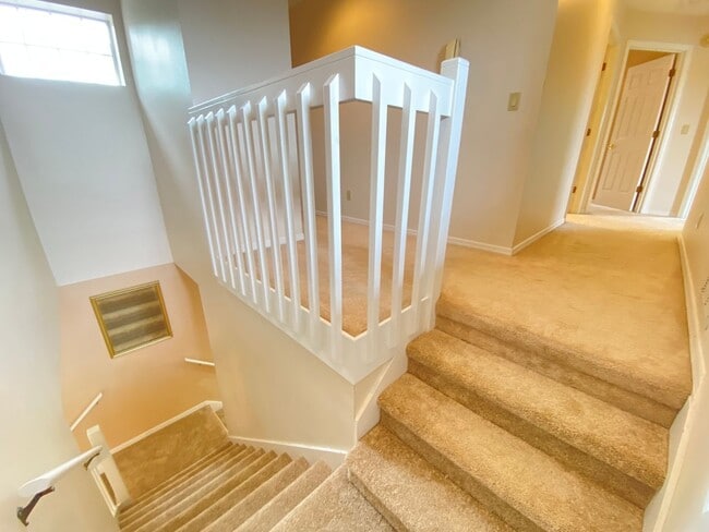 Building Photo - 3708 Molona Dr
