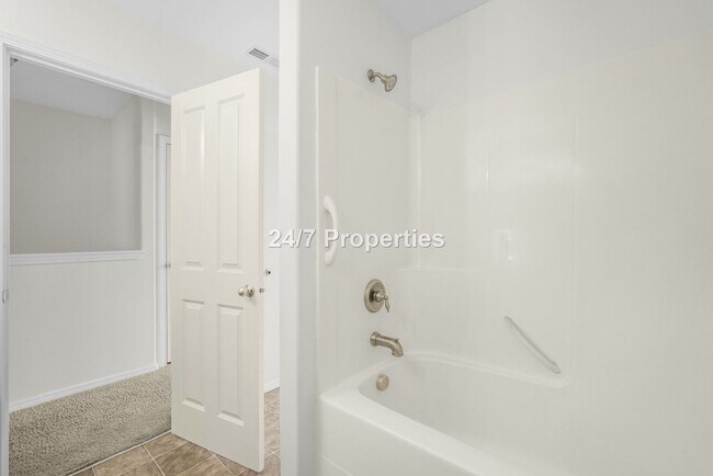 Building Photo - Enticing 3 Bed 1.5 Bath home in NE Salem!