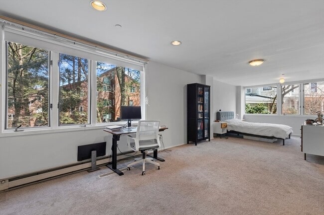 Building Photo - 241 Perkins St