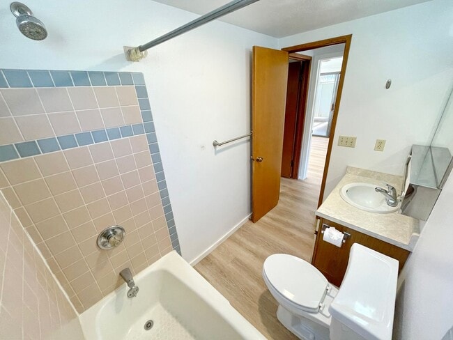 Building Photo - South Kihei 2 Bedroom / 1 Bathroom Unfurnished downstairs unit  - Peekaboo Ocean View