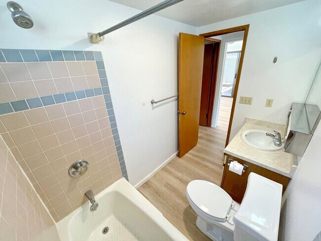 Building Photo - South Maui 2 Bedroom / 1 Bathroom Unfurnished downstairs unit  - Almost all Utiilities included! ...