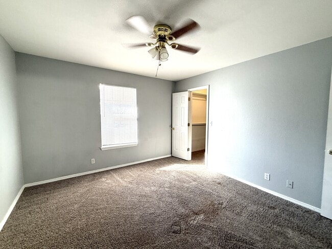 Building Photo - 2412 Cimmaron Dr