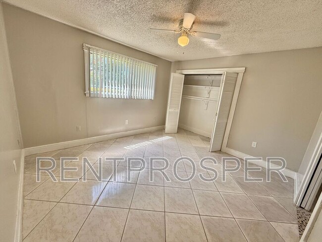 Building Photo - 938 N Lake Destiny Rd