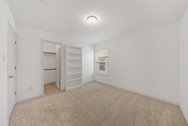 Building Photo - 9683 Shorebird Ln