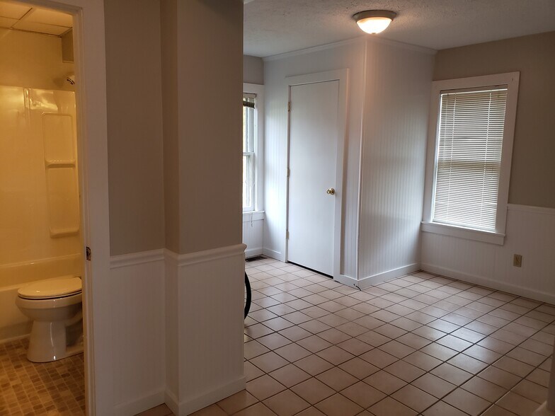 Building Photo - 500 N Catherine St