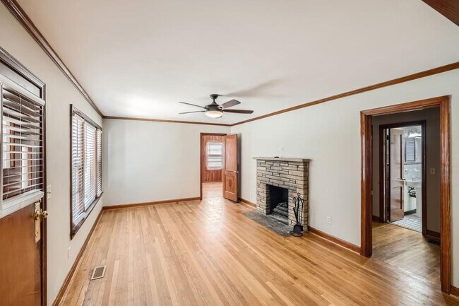 Building Photo - 3043 Cloverhurst Dr
