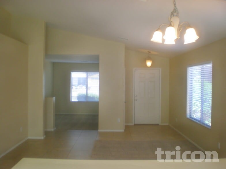 Building Photo - 16559 W Post Dr