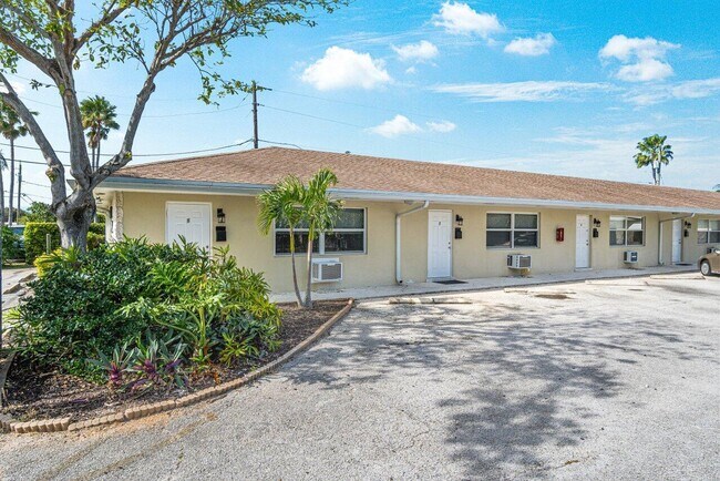 Building Photo - 751 Hummingbird Way