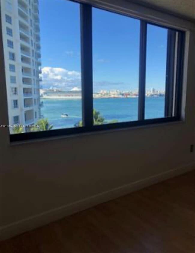 Building Photo - 540 Brickell Key Dr