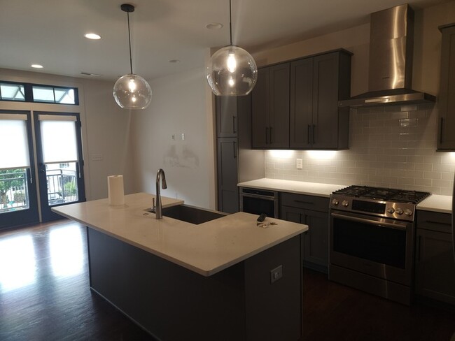 Building Photo - Modern Brownstone 3 Bedrooms, 3.5 Baths lo...