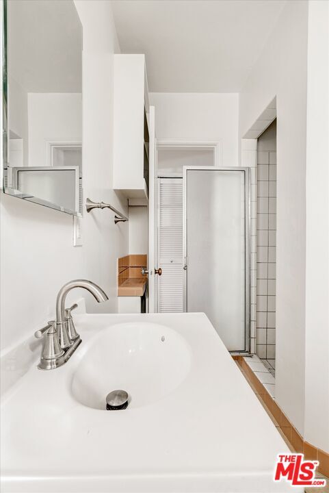 Building Photo - 142 N Hamilton Dr