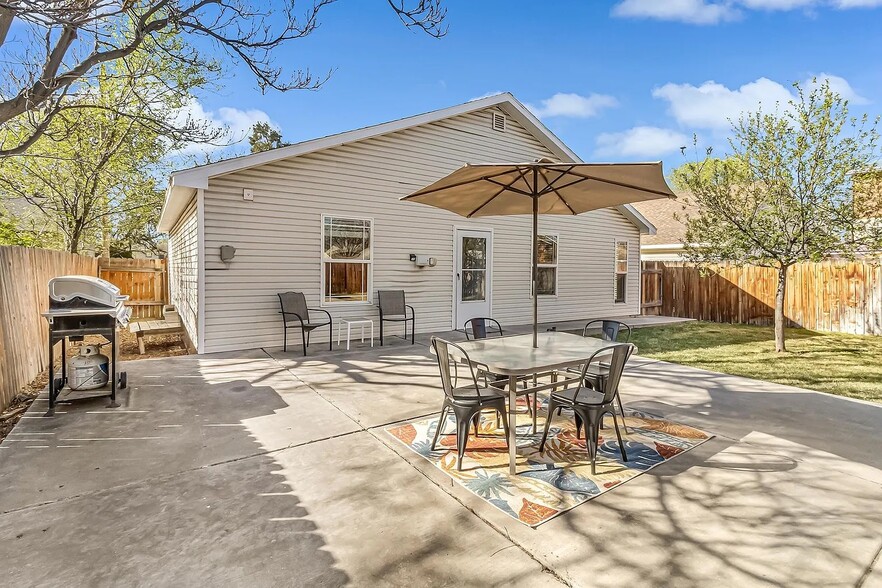 Building Photo - 1420 Pinyon Ave