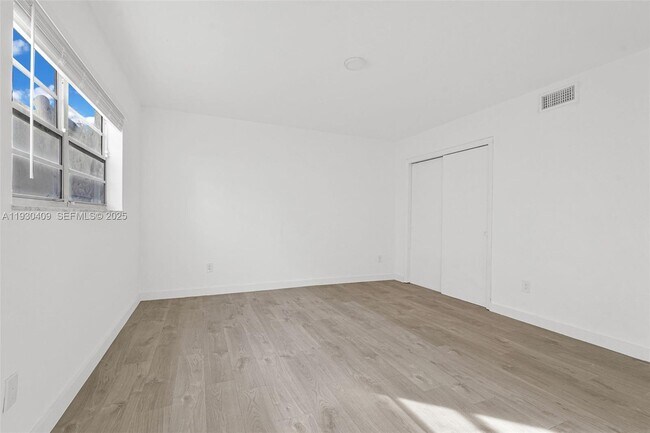 Building Photo - 8295 NE Miami Ct