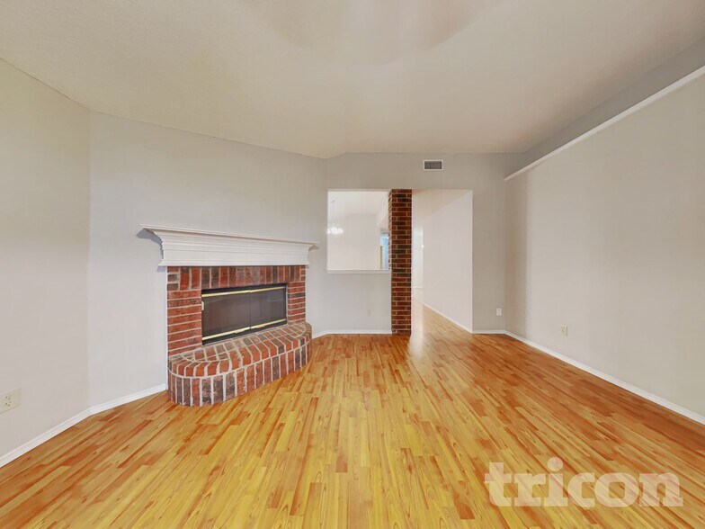 Building Photo - 202 Cutting Horse Ln