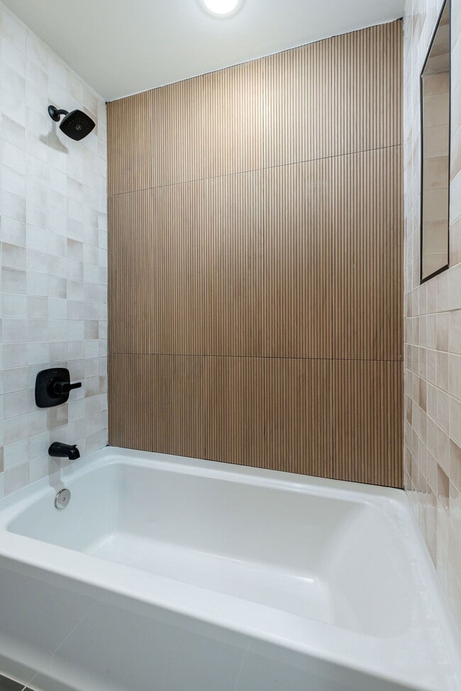 Building Photo - 609 S Orianna St