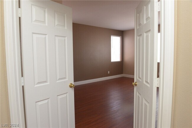 Building Photo - 6527 Tulip Garden Dr