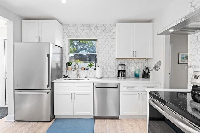 Building Photo - 2676 Martin St