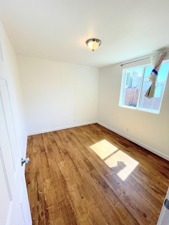 Building Photo - 1BD/1BTH COMING SOON!