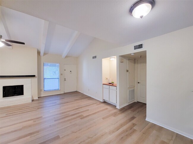 Building Photo - 5711 Sugar Hill Dr