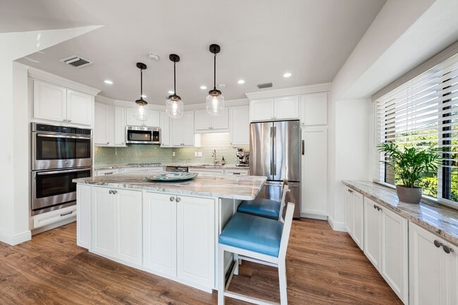 Building Photo - 858 Hudson Ave