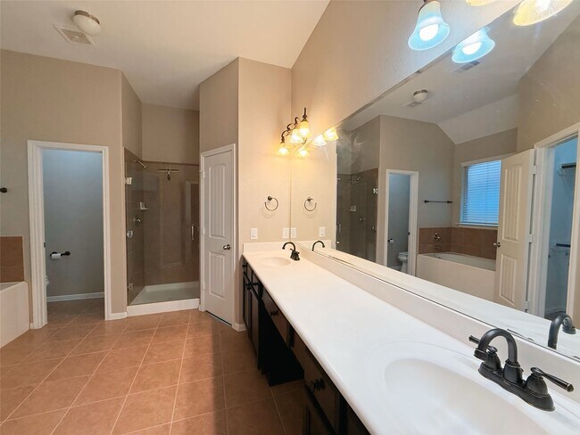 Building Photo - 1062 Cedar Lake Ct