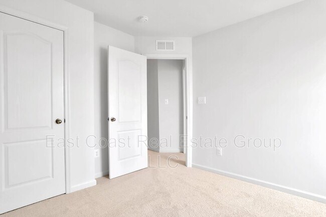 Building Photo - 153 Charterhouse St