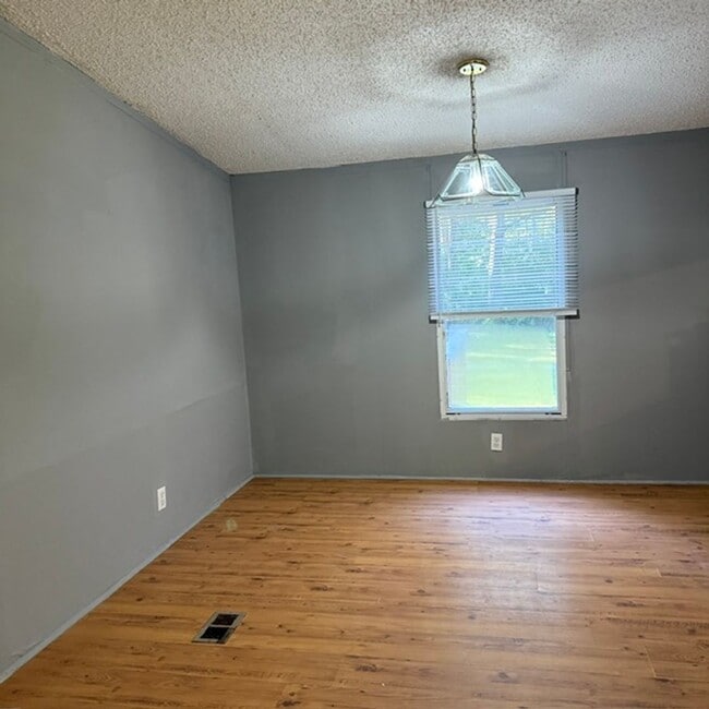 Building Photo - 83 Walden Rd