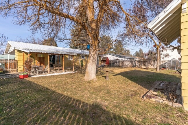 Building Photo - 3 Bedroom 1.5 Bath