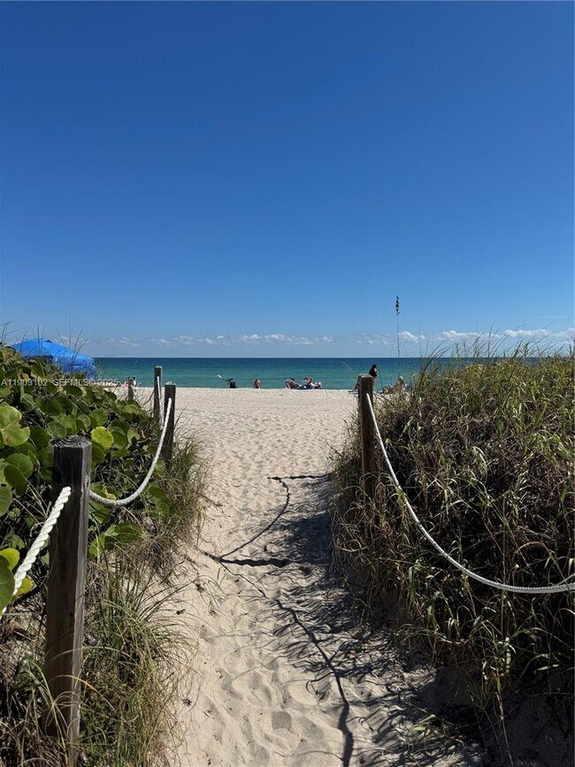 Building Photo - 505 E Dania Beach Blvd