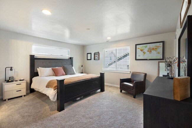 Building Photo - Stunning 5-Bedroom Family Home on a Corner...