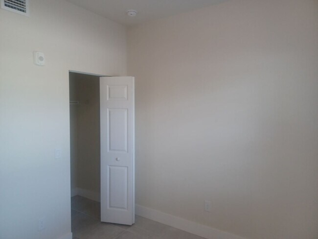Building Photo - 3313 SW 8th Pl