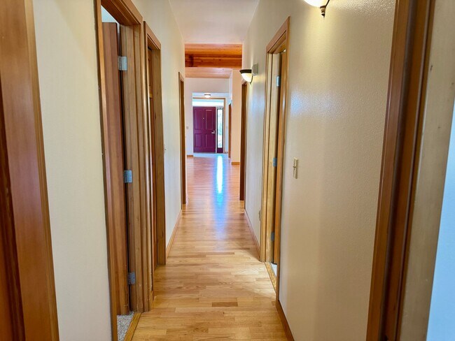 Building Photo - Single-Level 2BD/2BA in Face Rock Village – Bandon Beach Living Awaits