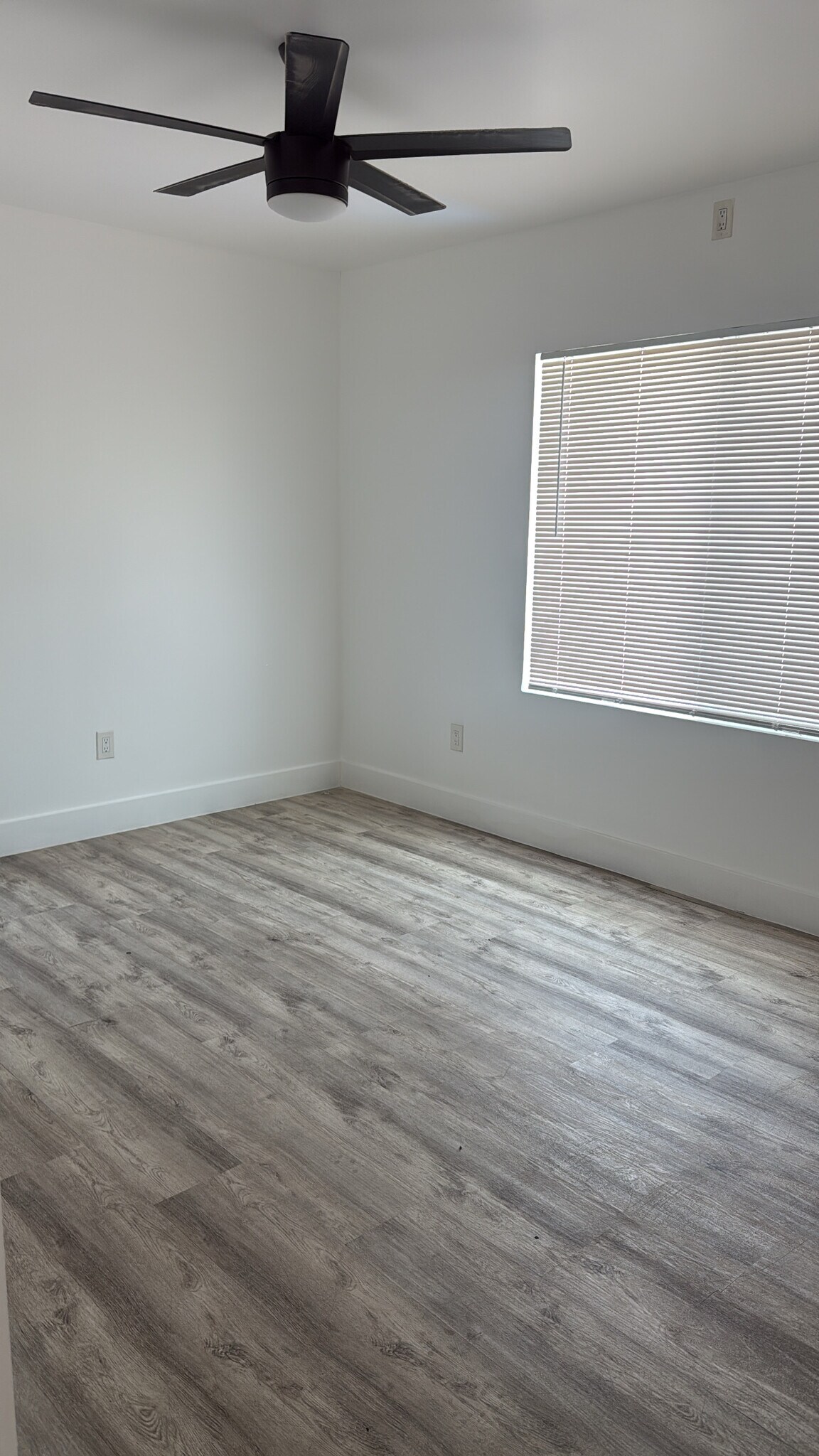 Building Photo - 4606 S Normandie Ave