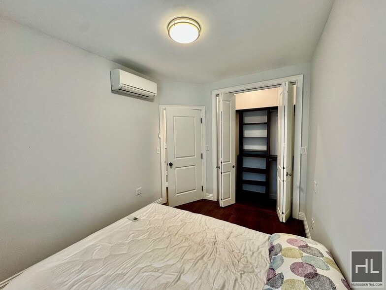 Building Photo - Gorgeous gut renovated 2 bed/2 bath spacious coop for rent.