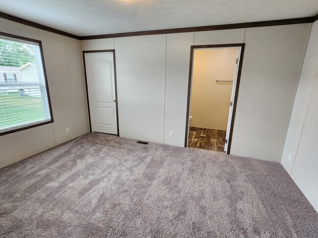 Building Photo - 636 Oregon St