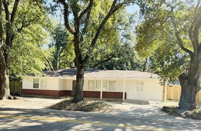 Building Photo - 4216 Fairfields Ave