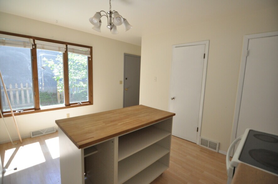 Building Photo - 46 Lakewood Garden Ln