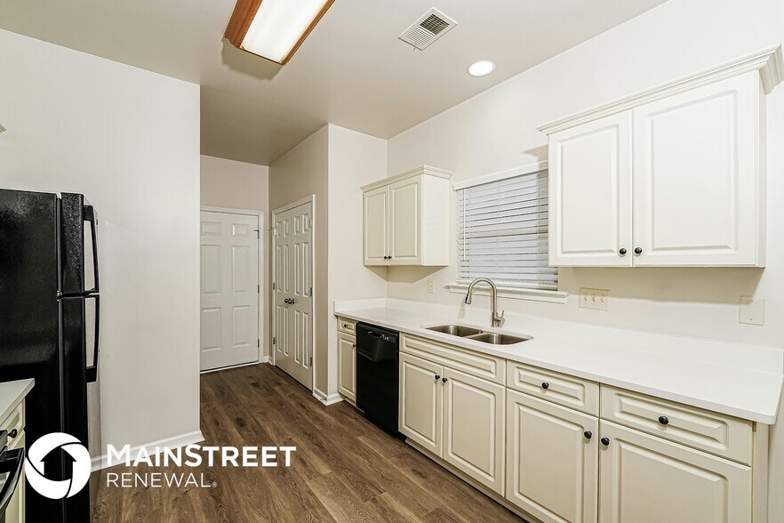 Building Photo - 1128 Avalon Dr