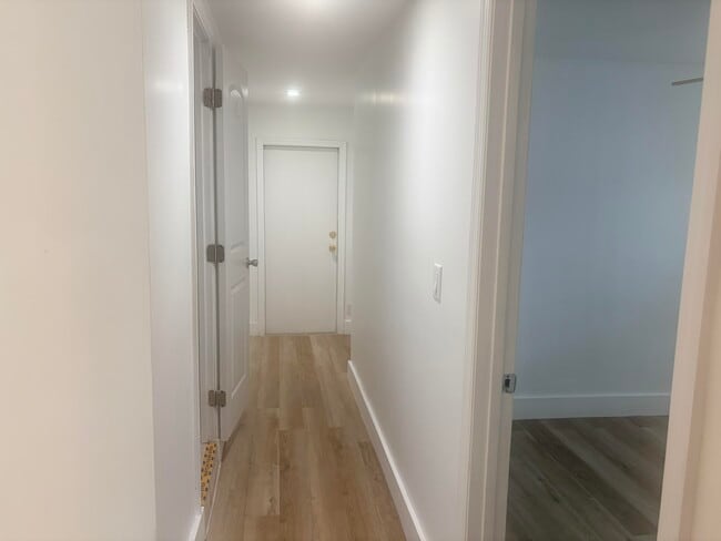 Building Photo - 1801 NE 25th Ave