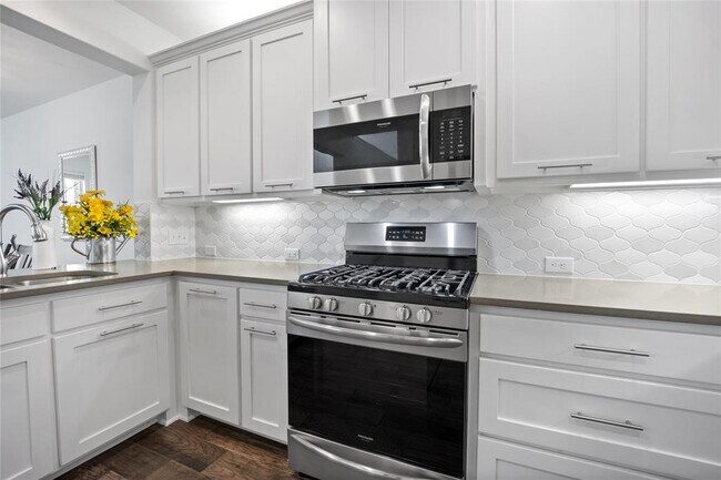 Building Photo - 3116 Gaylord Dr