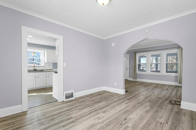 Building Photo - 943 Cloverdale Rd