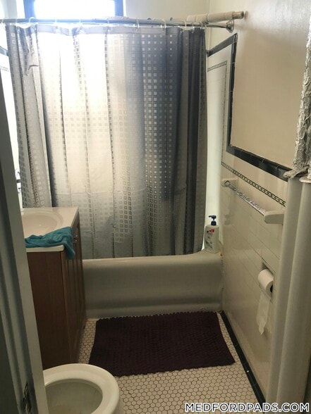 Building Photo - 53 Fellsway W