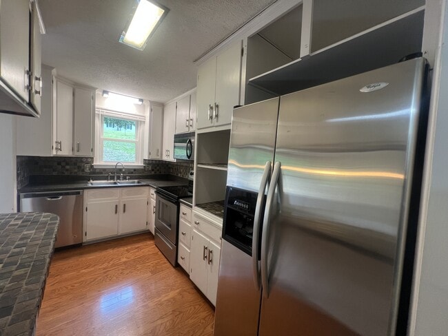 Building Photo - 225 Darnell Ln
