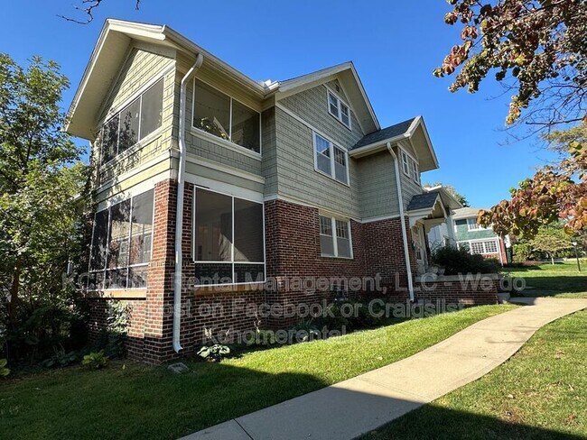 Building Photo - 207 W 51 Terrace