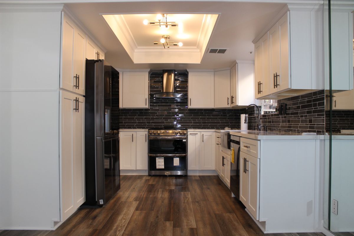 Building Photo - 9165 1/2 Noble Avenue