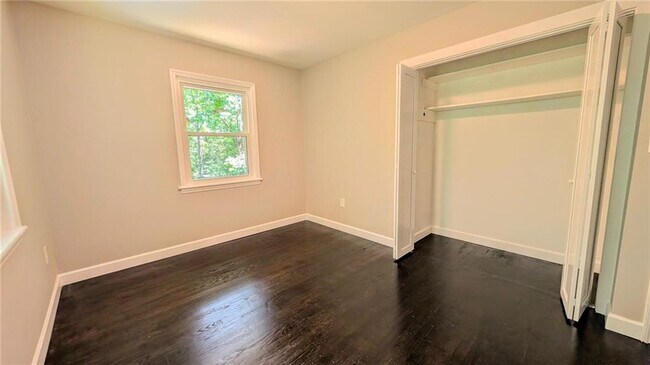 Building Photo - 3318 Hilltop Cir