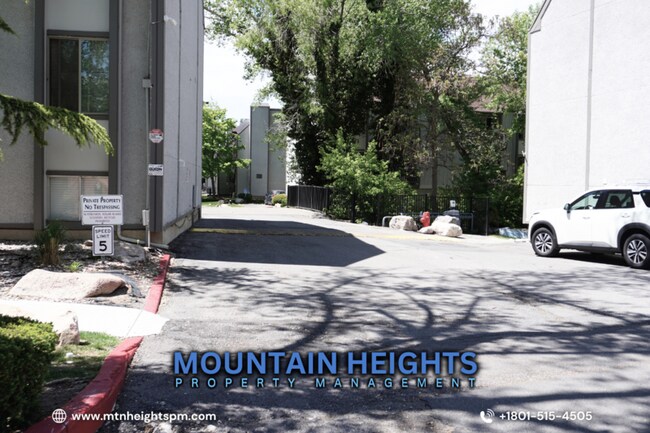 Building Photo - 415 E Creekside Cir